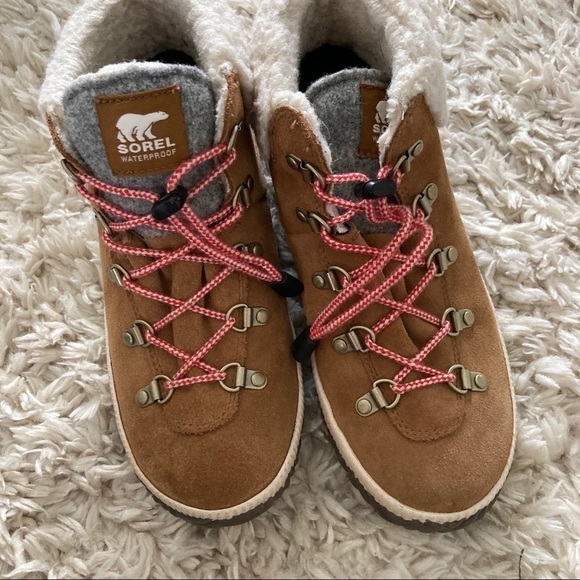 Sorel Faux Shearling Lined Out 'N About Conquest Hiker in Camel Brown - Picture 2 of 5